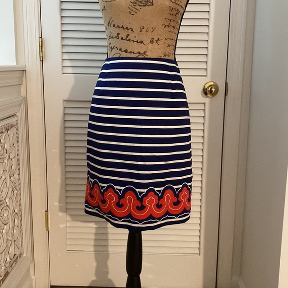 Vineyard Vines Striped Skirt. Size 8. Navy with White Stripes with Detailing - Picture 1 of 10